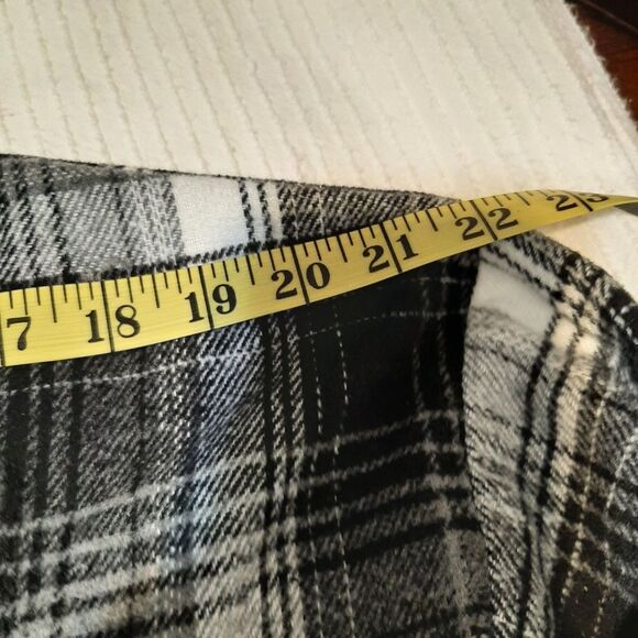 BLUE B Collection Plaid Flannel Button Down Shirt Shacket Black Gray Medium - Picture 9 of 11